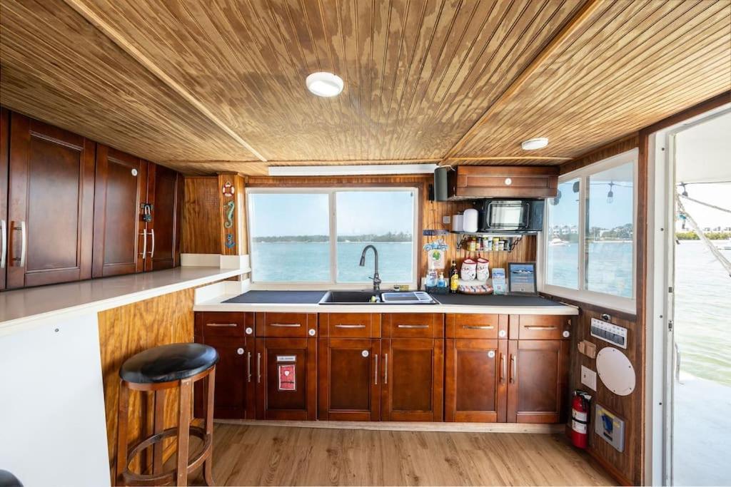 Beautiful Houseboat In Key West Hotel Exterior photo