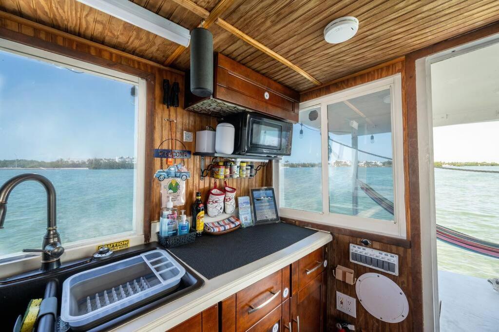 Beautiful Houseboat In Key West Hotel Exterior photo