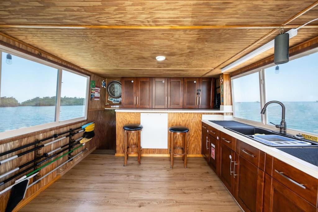 Beautiful Houseboat In Key West Hotel Exterior photo